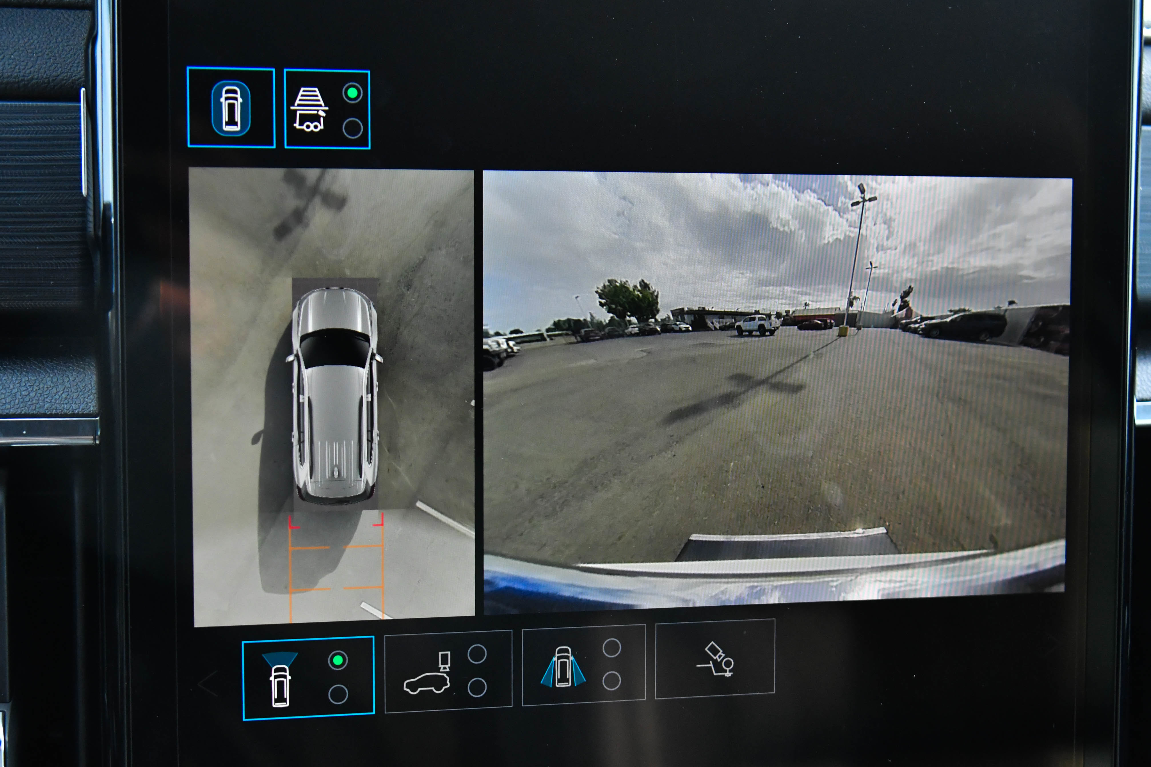 Used 2024 GMC Acadia Elevation image 21