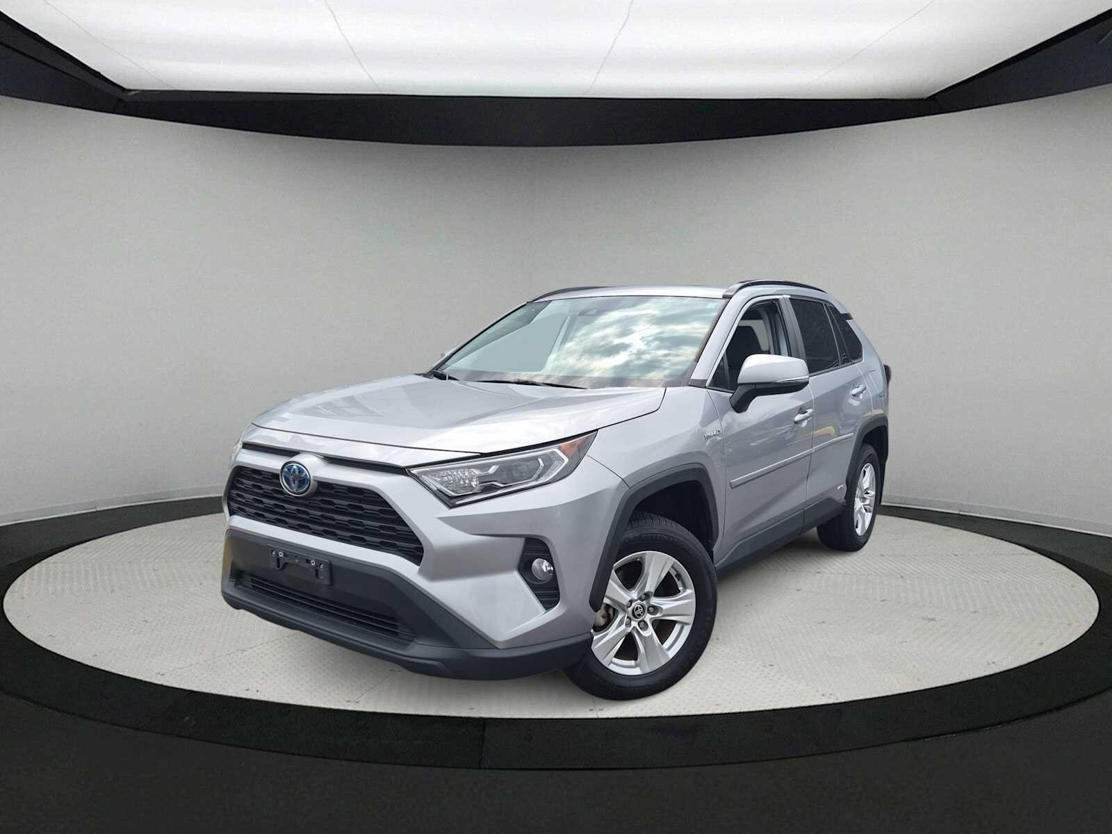 Used 2021 Toyota RAV4 XLE w/ Convenience Package AWD/4WD image 1
