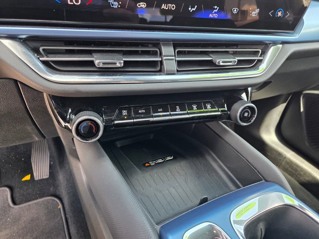 Certified 2025 Chevrolet Equinox EV LT w/ Convenience Package image 24