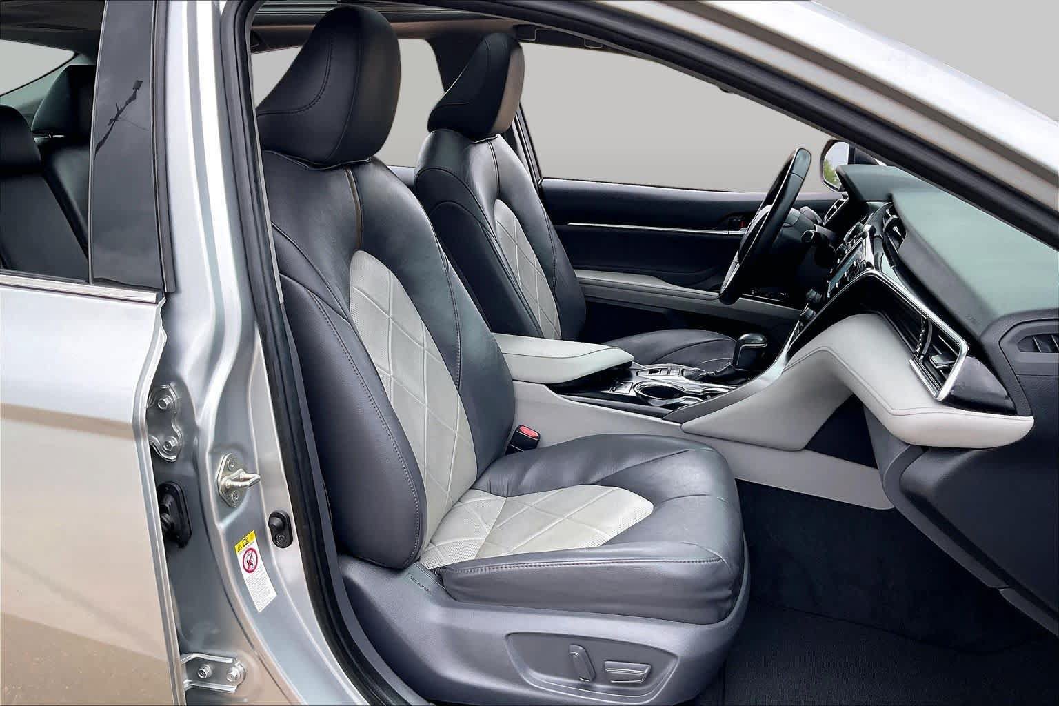 Used 2018 Toyota Camry XLE FWD image 9