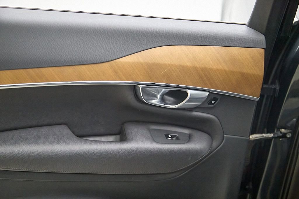 Used 2021 Volvo XC90 T6 Momentum w/ Climate Package image 23