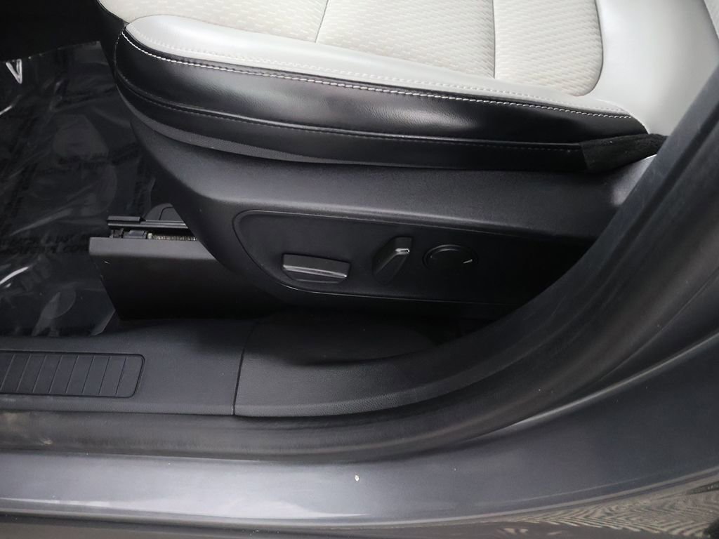 Used 2024 Ford Escape SE image 30