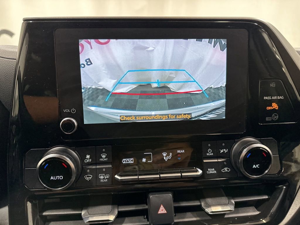 Used 2024 Toyota Highlander LE image 28