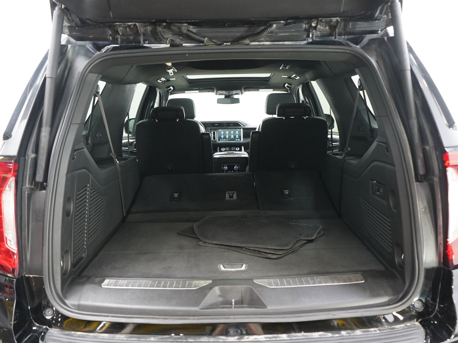 Used 2021 GMC Yukon XL Denali AWD/4WD image 18