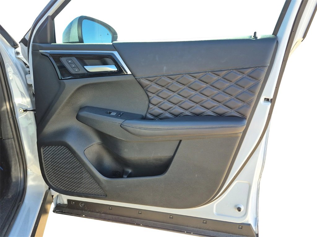 Used 2024 Mitsubishi Outlander 4WD Plug-In Hybrid image 30