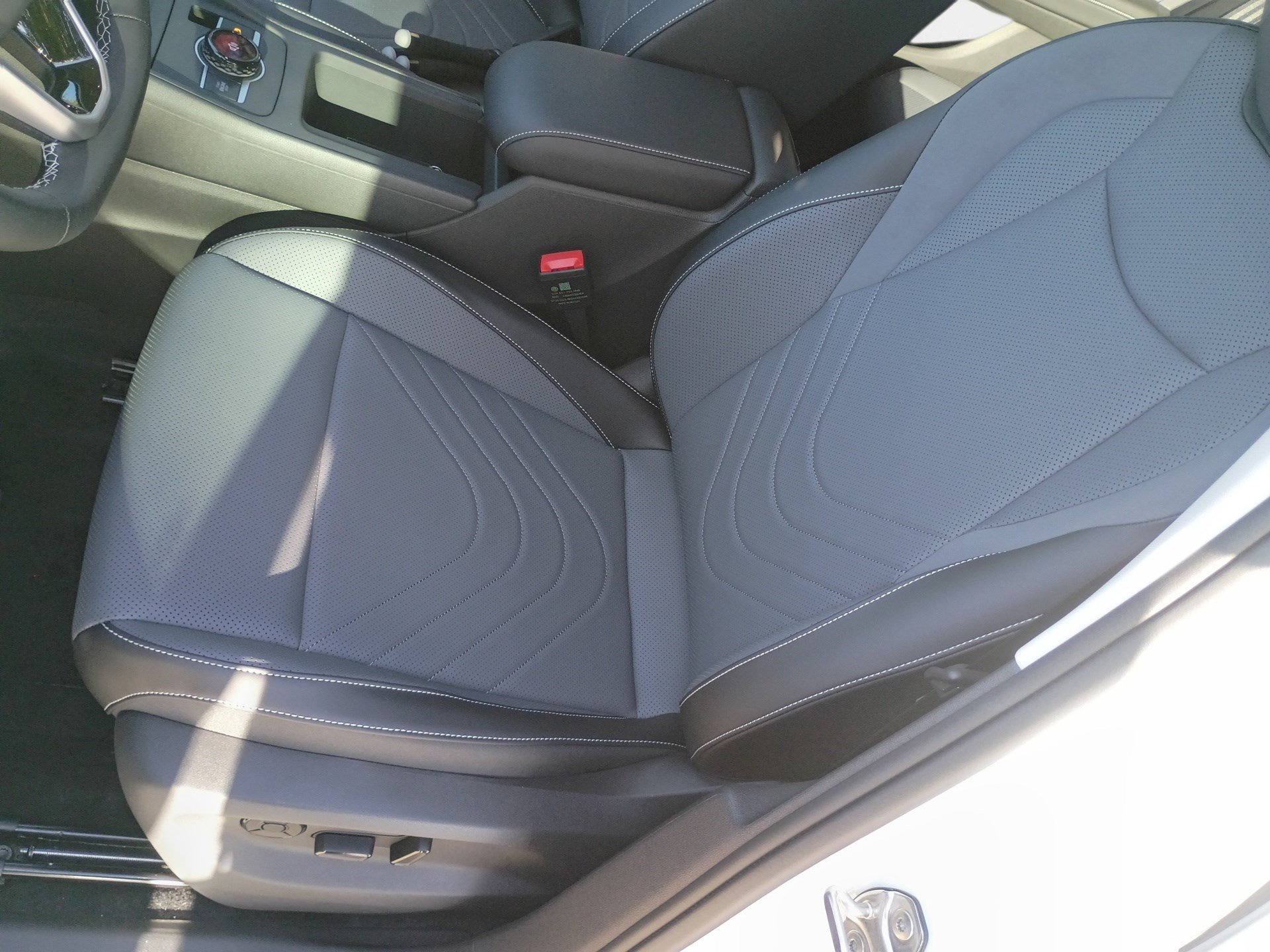 New 2026 Volkswagen Tiguan SE FWD image 14