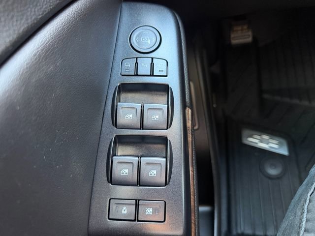 Used 2020 Chevrolet Suburban LT w/ RST Edition image 17