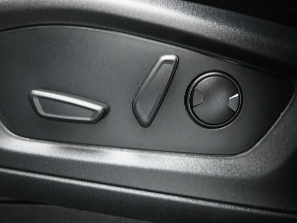 Used 2023 Ford Explorer XLT image 11