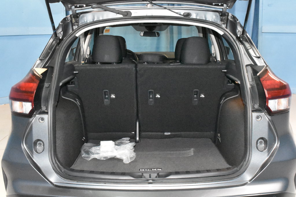 Certified 2025 Nissan Kicks Play S FWD image 27