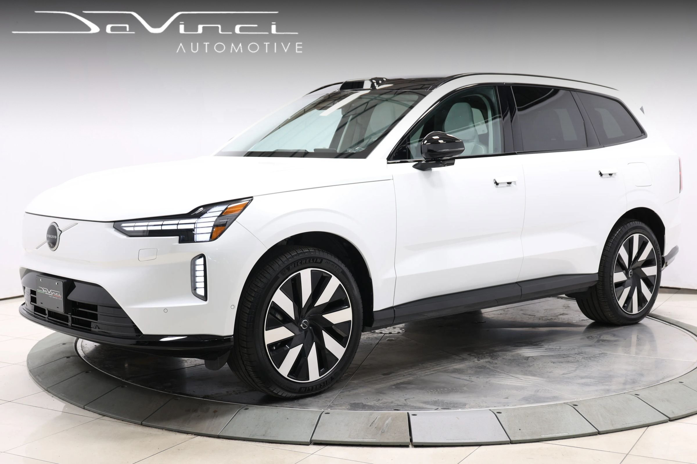 Used 2025 Volvo EX90 Plus AWD/4WD image 1