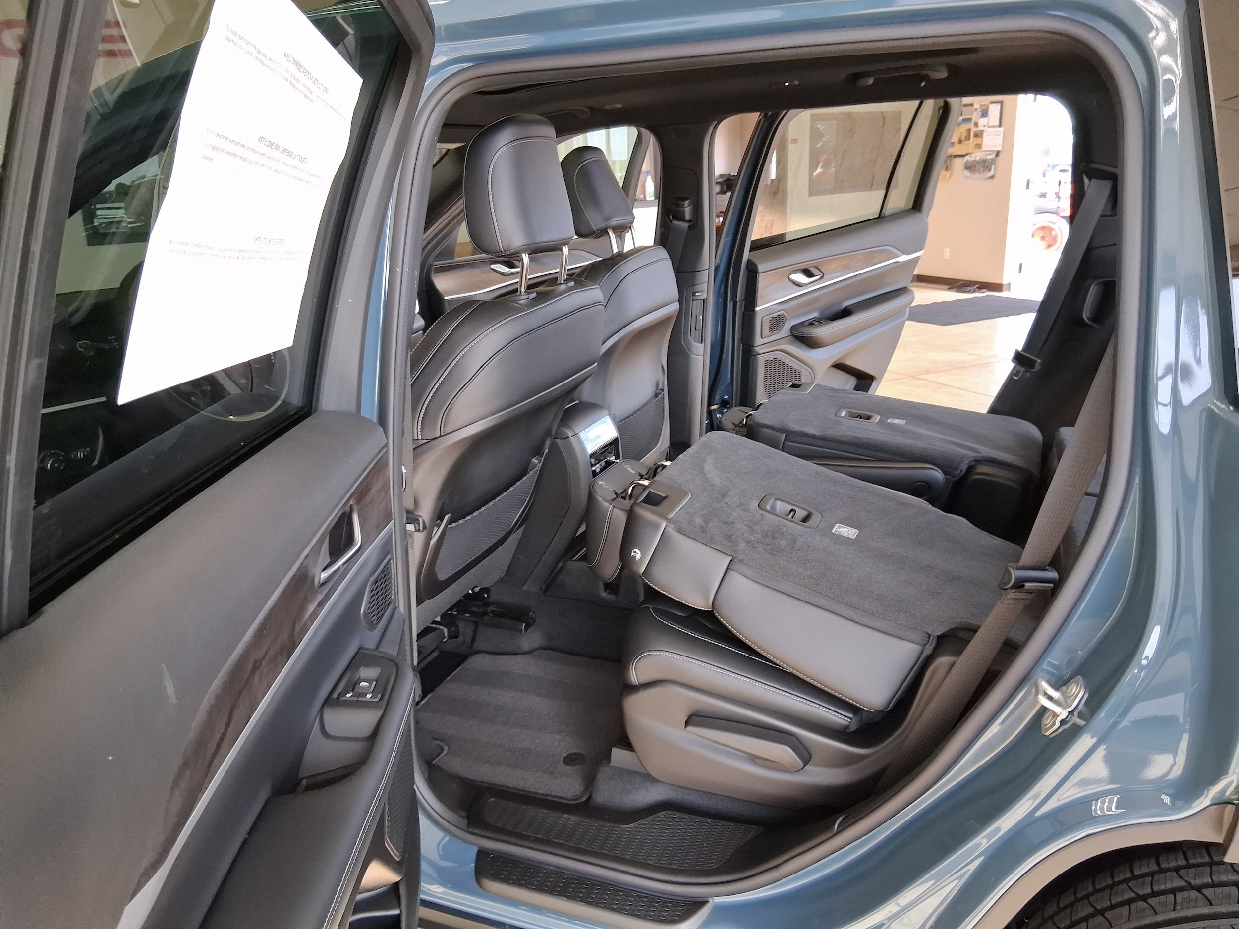 New 2026 Jeep Grand Cherokee L Limited w/ Limited Altitude Package AWD/4WD image 19