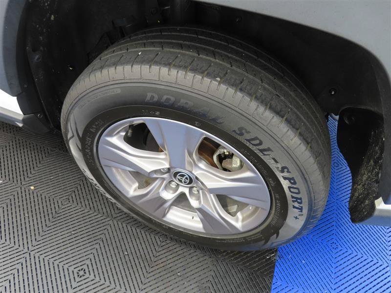 Used 2022 Toyota RAV4 XLE FWD image 7
