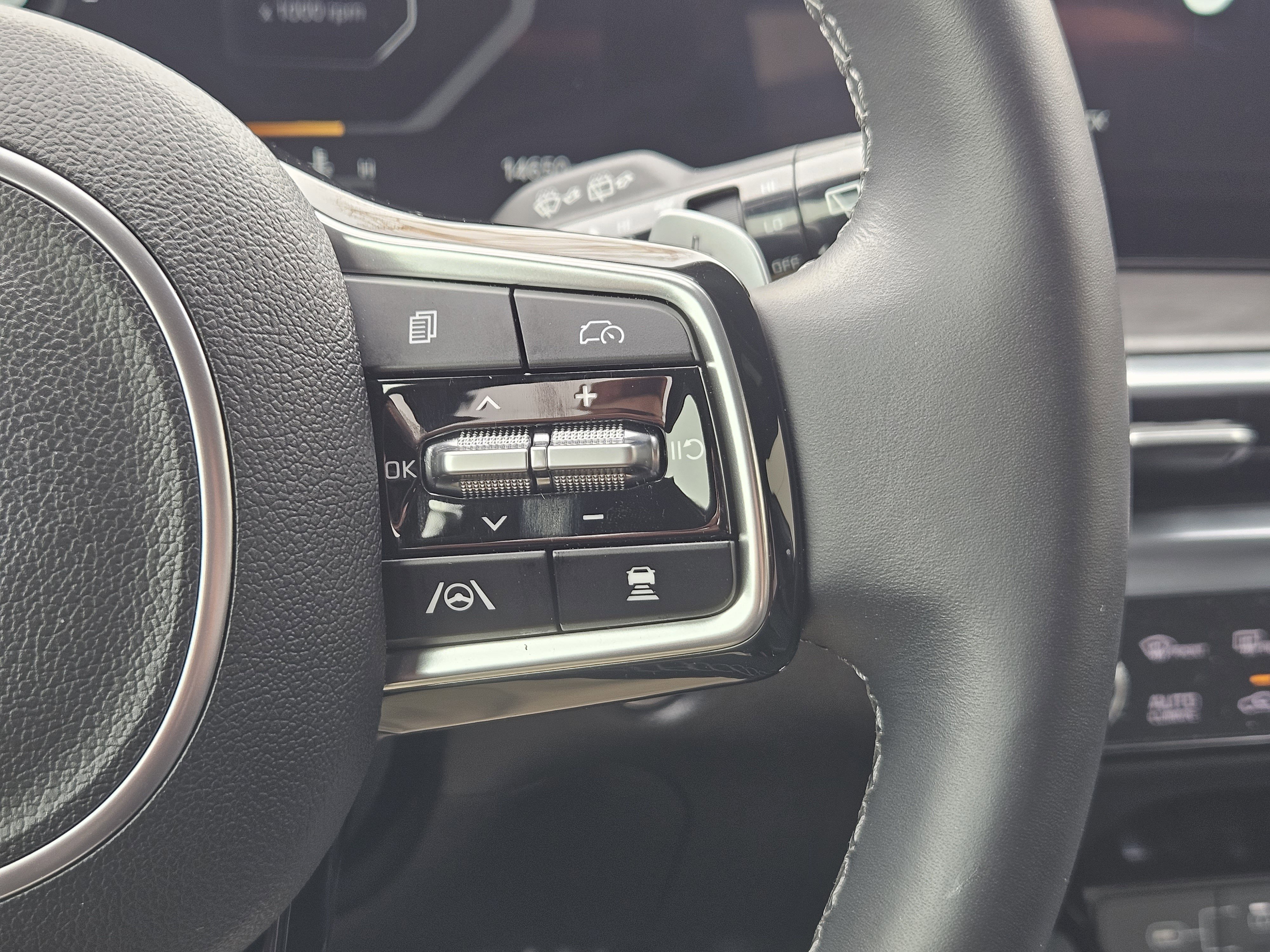 Used 2025 Kia Sorento SX Prestige image 29