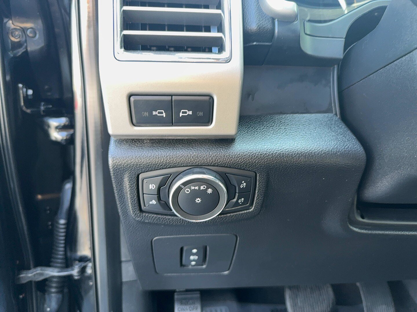 Used 2016 Ford F150 Lariat w/ Equipment Group 502A Luxury AWD/4WD image 20