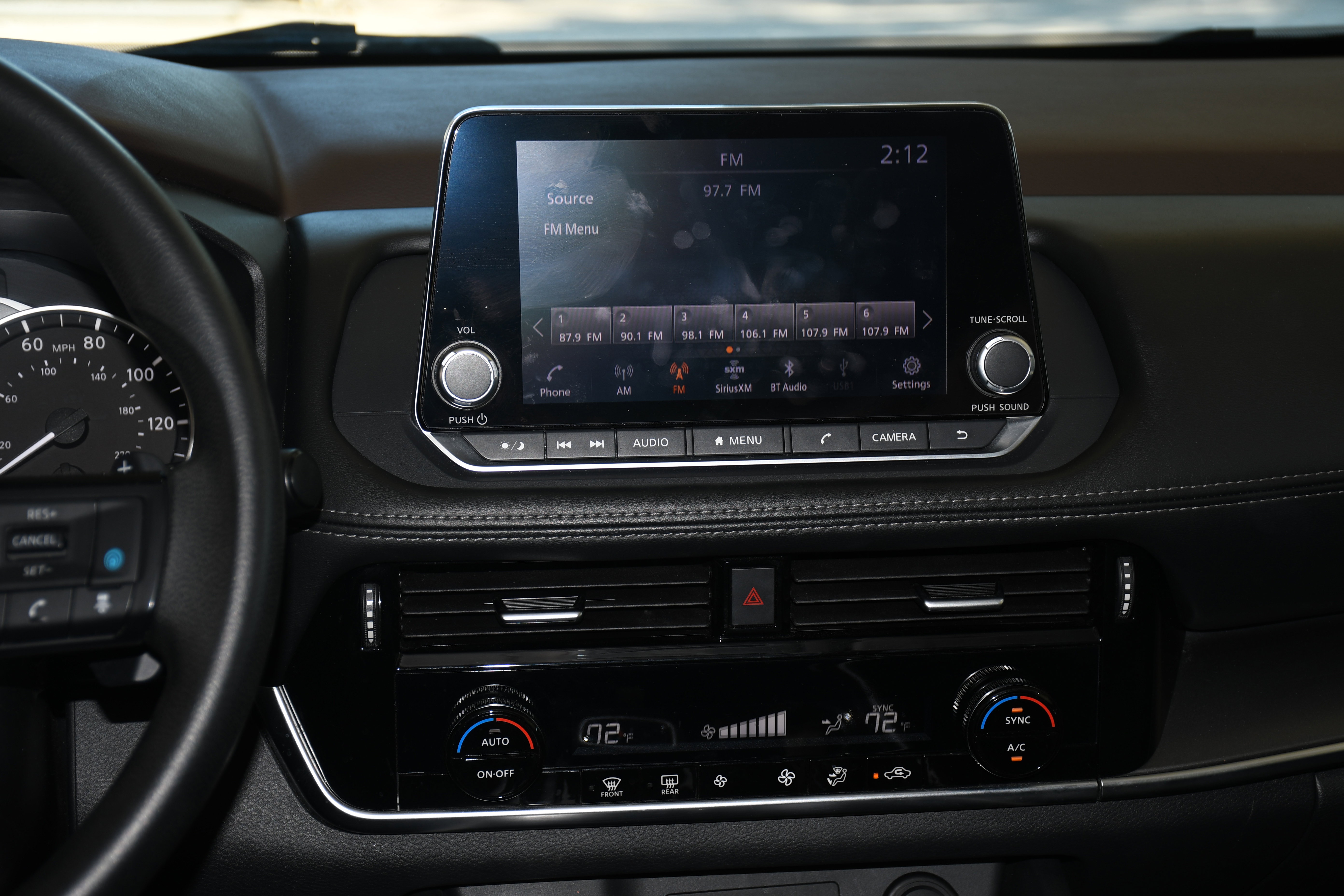 Used 2022 Nissan Rogue SV image 15