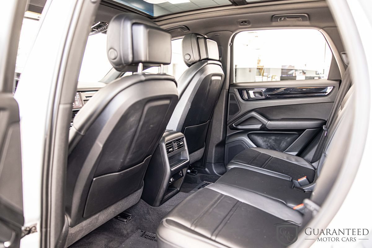 Used 2023 Porsche Cayenne w/ Premium Package AWD/4WD image 33