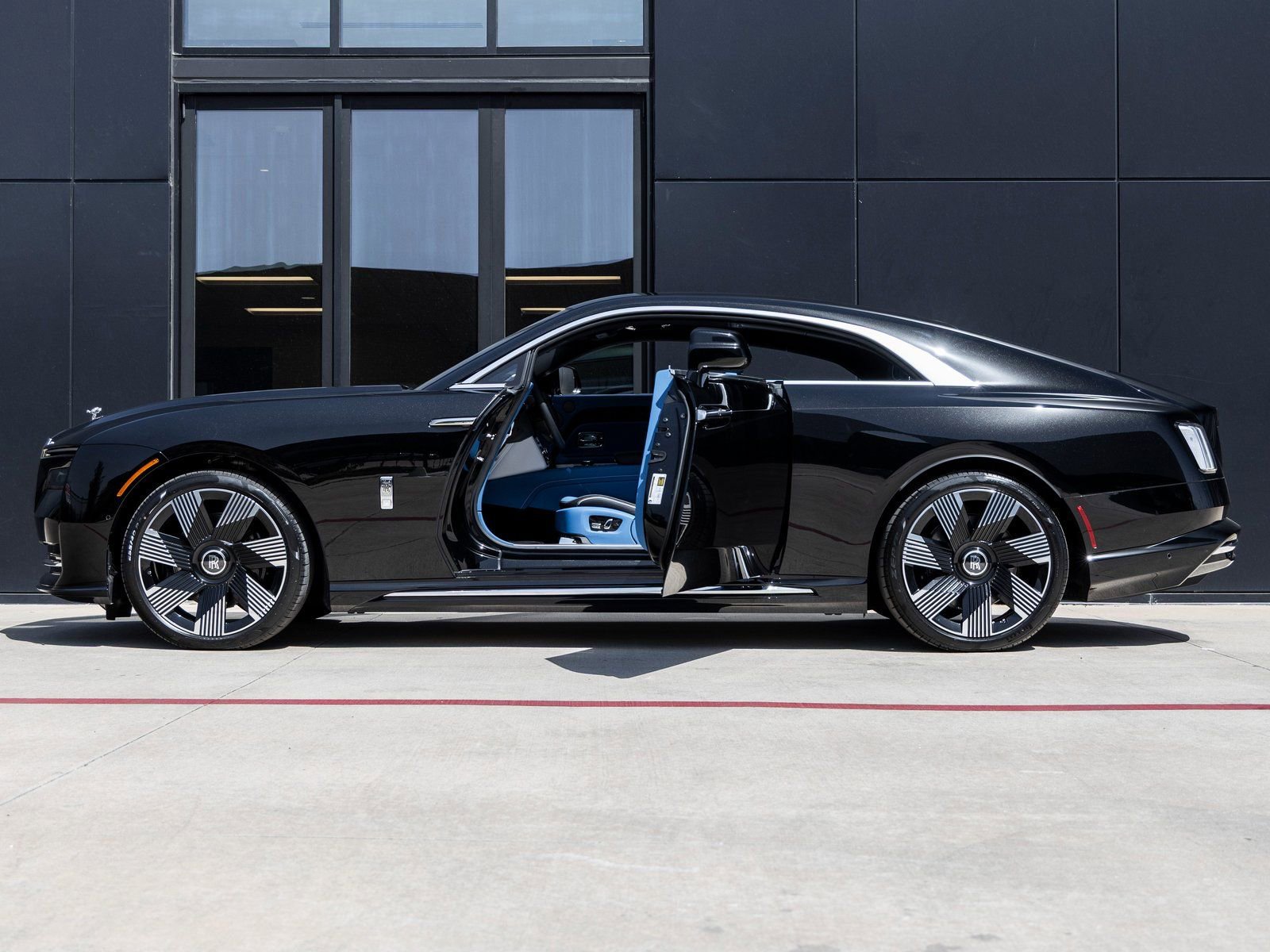 New 2025 Rolls-Royce Spectre image 11