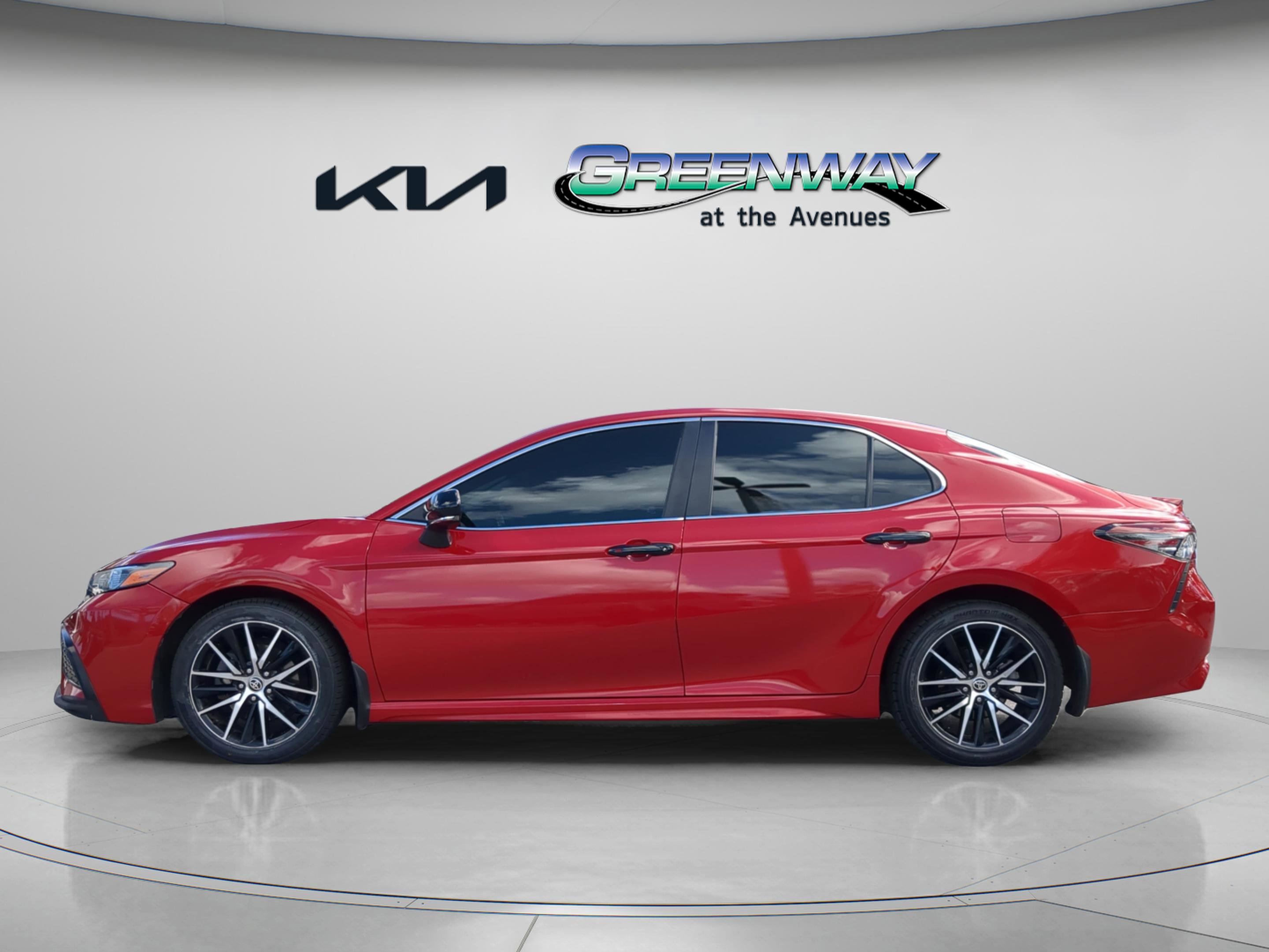 Used 2022 Toyota Camry SE image 18