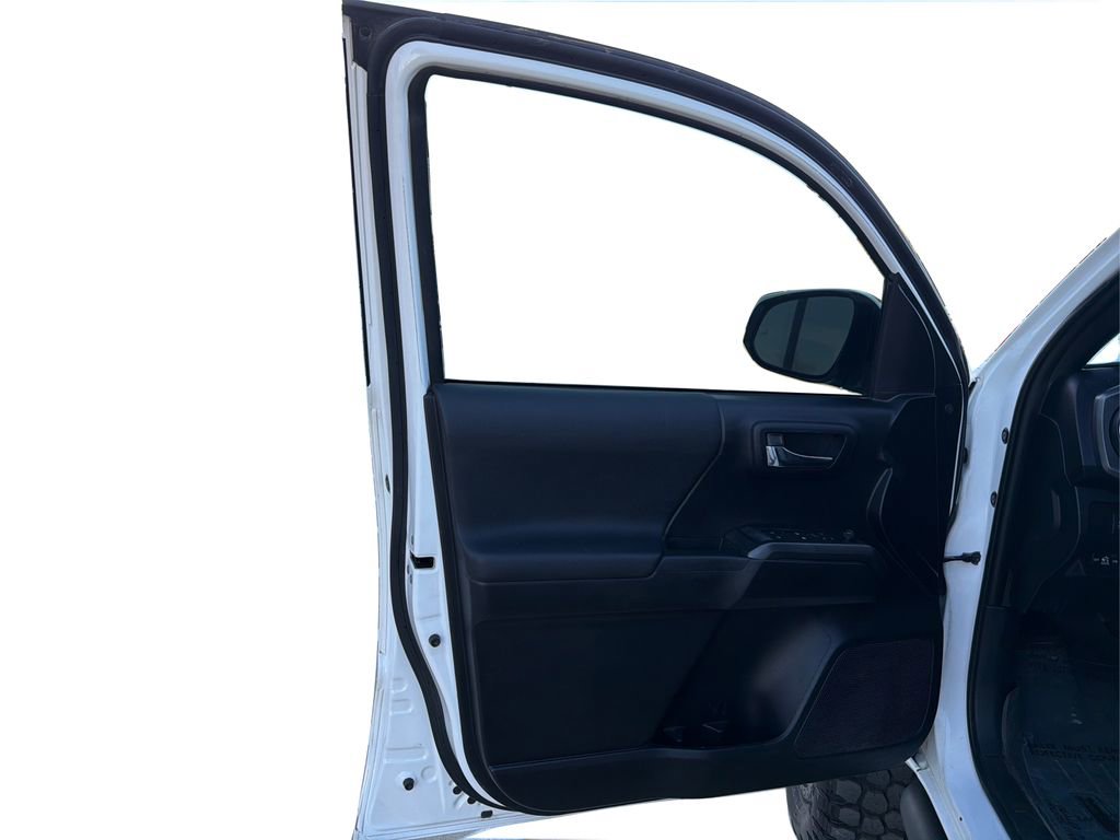 Used 2020 Toyota Tacoma TRD Sport w/ Technology Package image 20