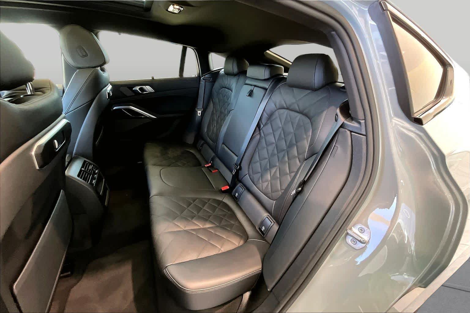 Used 2026 BMW X6 xDrive40i w/ Premium Package AWD/4WD image 22