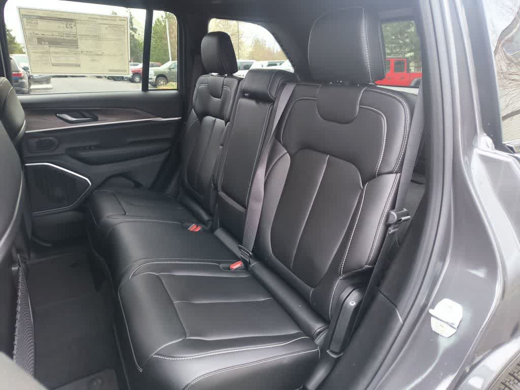 New 2026 Jeep Grand Cherokee Limited w/ Limited Altitude Package AWD/4WD image 23