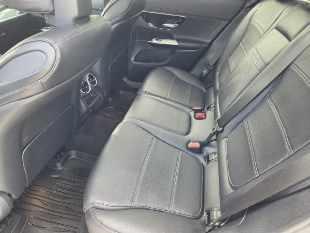 Used 2025 Mercedes-Benz GLC 300 4MATIC image 24