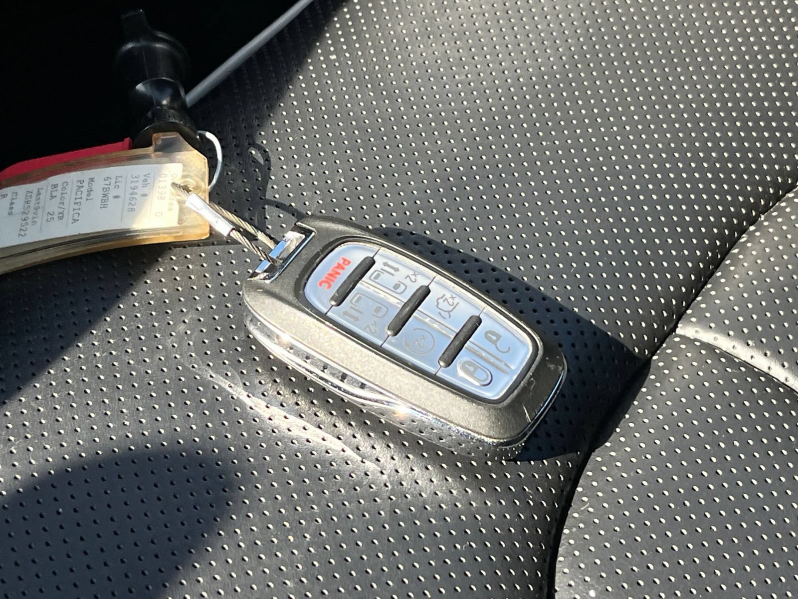 Used 2025 Chrysler Pacifica Limited FWD image 26