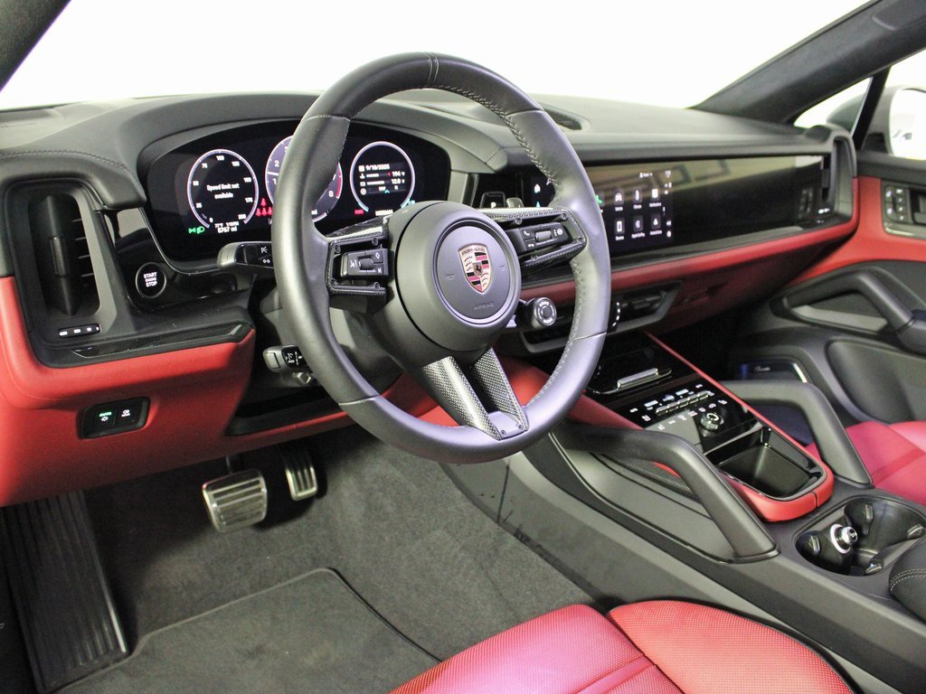 Used 2025 Porsche Cayenne GTS image 4