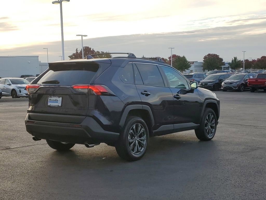 Used 2023 Toyota RAV4 XLE Premium image 7