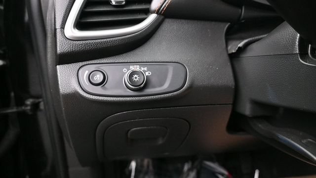 Used 2020 Chevrolet Trax LT w/ LT Convenience Package FWD image 23