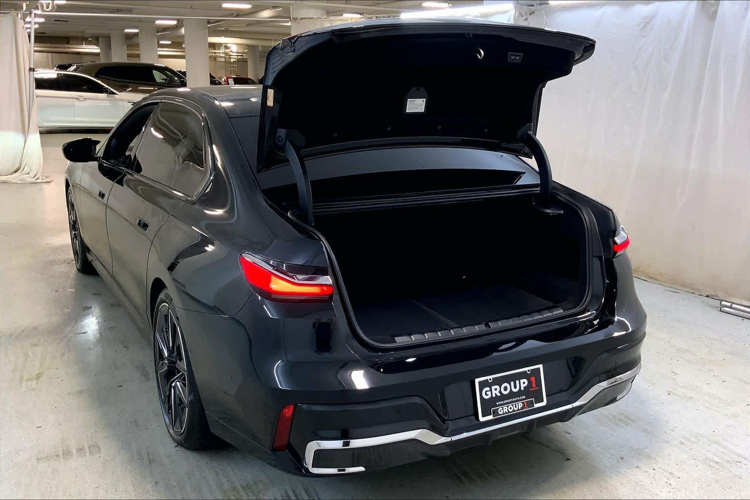 Used 2024 BMW i7 M70 AWD/4WD image 33