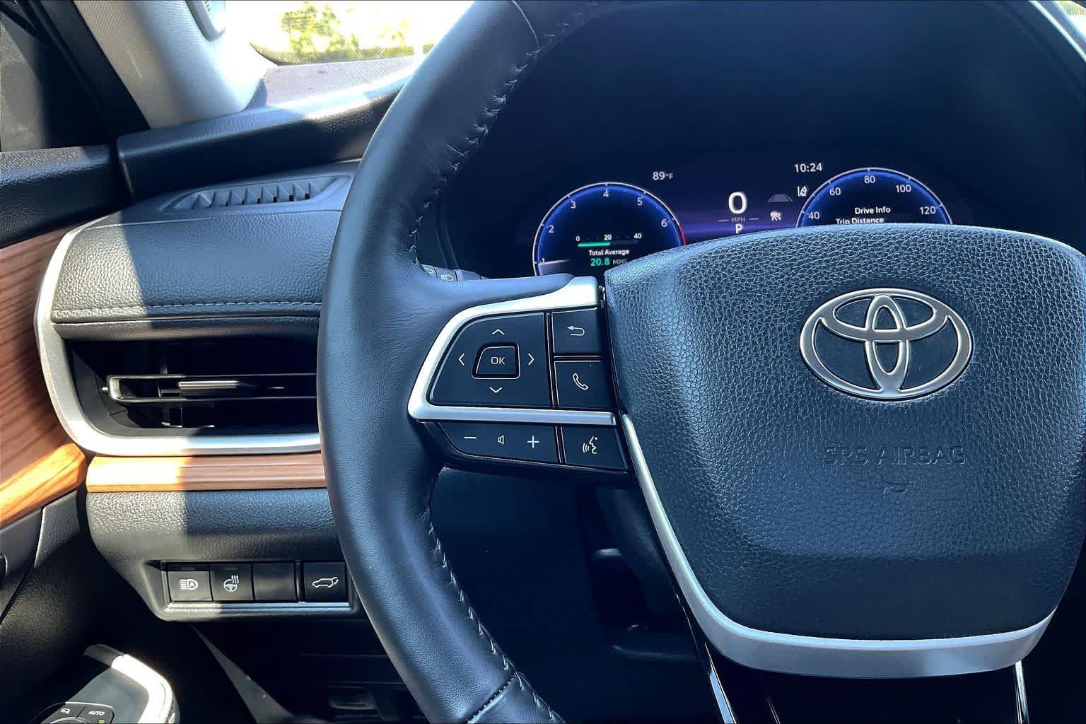 Used 2025 Toyota Grand Highlander AWD image 24