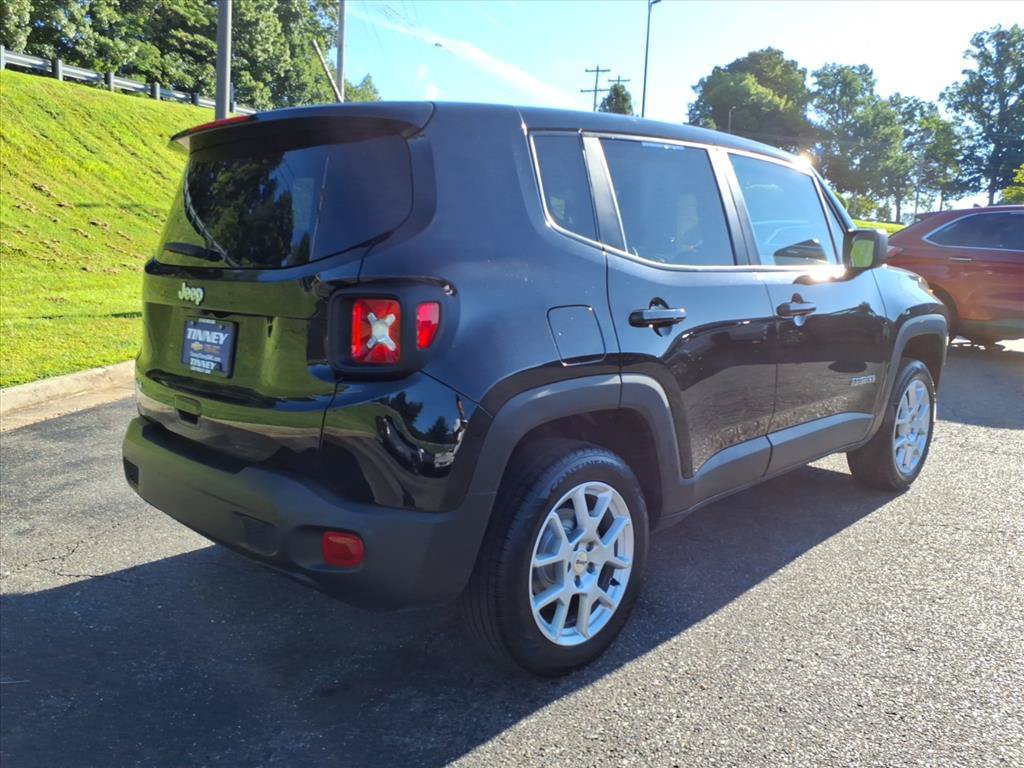 Used 2023 Jeep Renegade Latitude AWD/4WD image 3