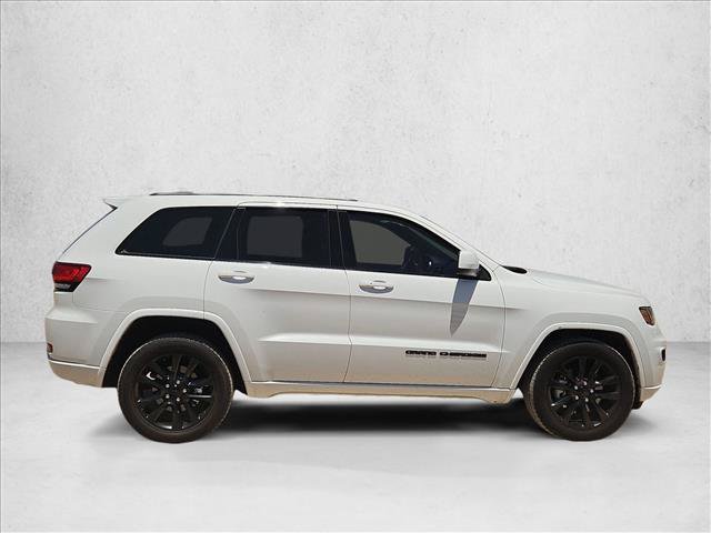Used 2021 Jeep Grand Cherokee Laredo X AWD/4WD image 4
