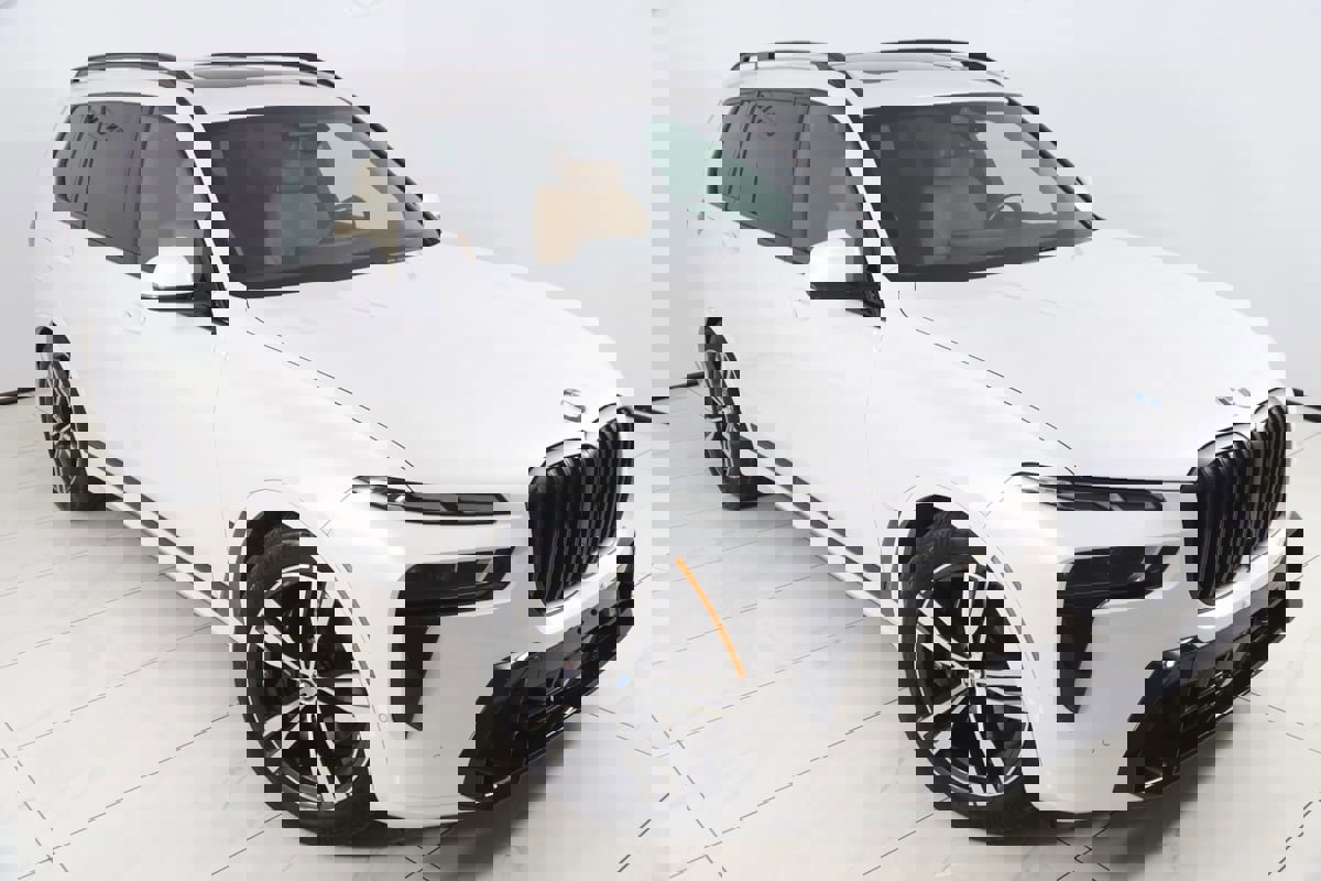 Used 2023 BMW X7 xDrive40i w/ M Sport Package image 23