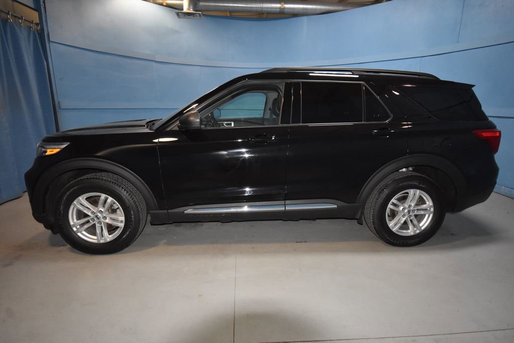 Used 2022 Ford Explorer XLT w/ Equipment Group 202A AWD/4WD image 30