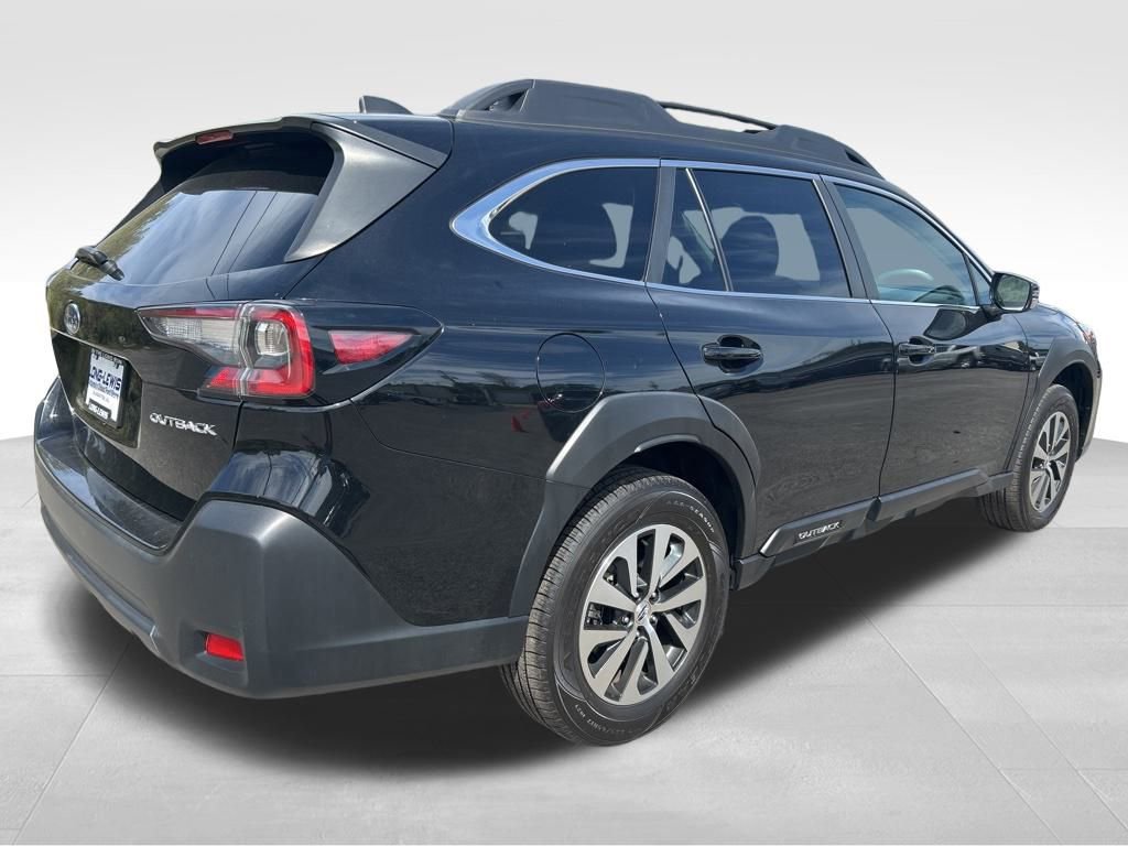Used 2024 Subaru Outback Premium image 5
