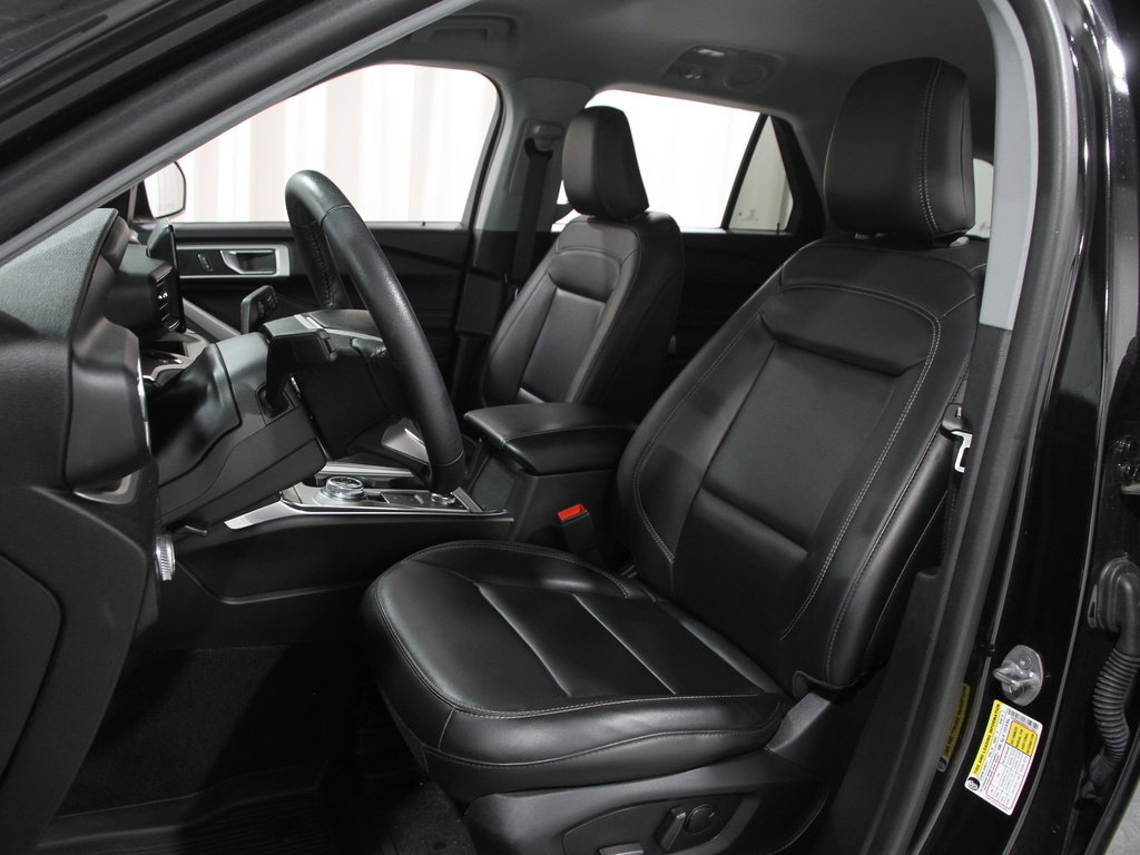 Certified 2022 Ford Explorer XLT w/ Equipment Group 202A image 6