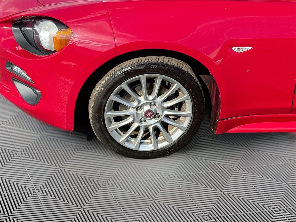 Used 2017 FIAT 124 Spider Classica image 32