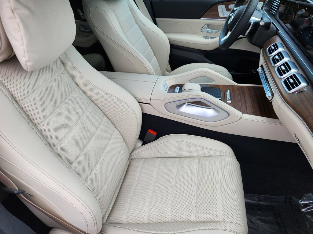 New 2026 Mercedes-Benz GLS 580 4MATIC image 13