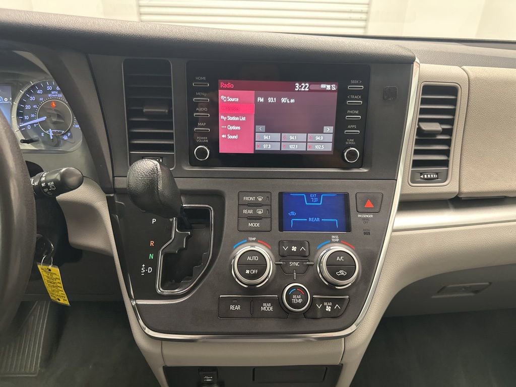 Used 2019 Toyota Sienna L image 20