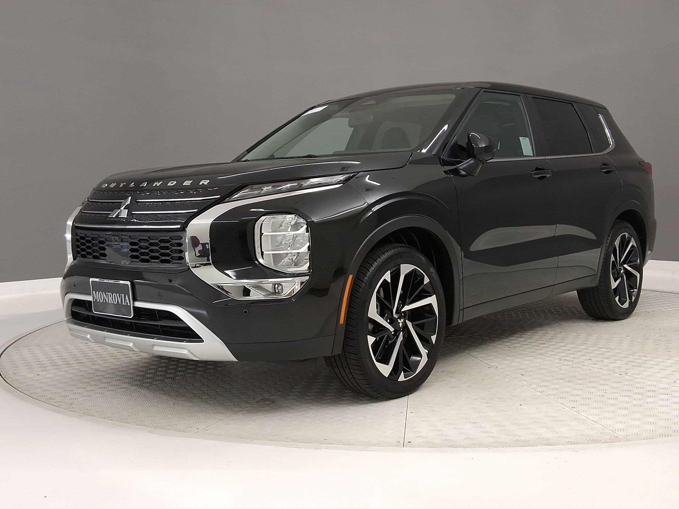 Used 2024 Mitsubishi Outlander SE image 39
