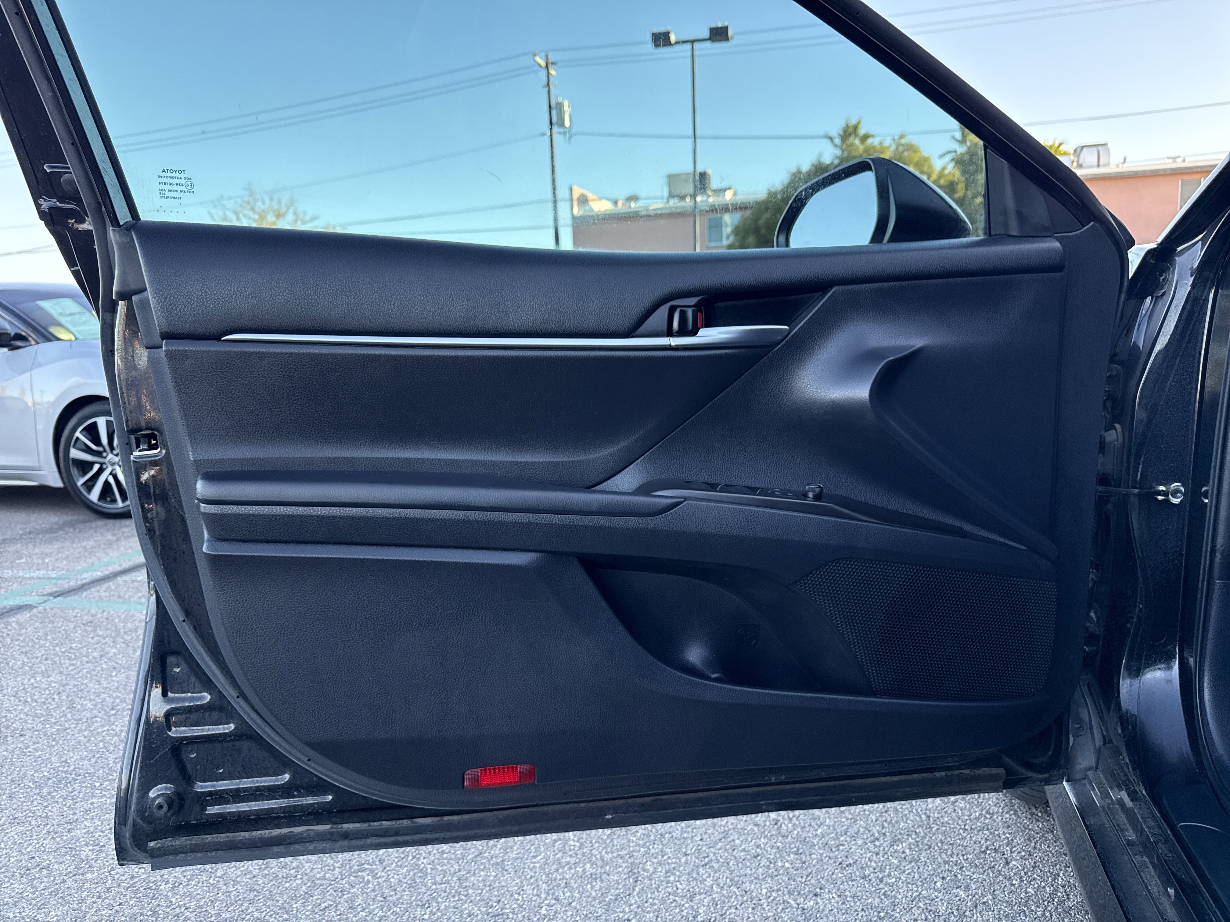 Used 2022 Toyota Camry LE image 9