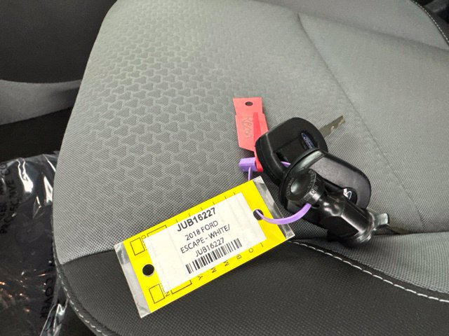 Used 2018 Ford Escape SE w/ Ford Safe & Smart Package FWD image 30