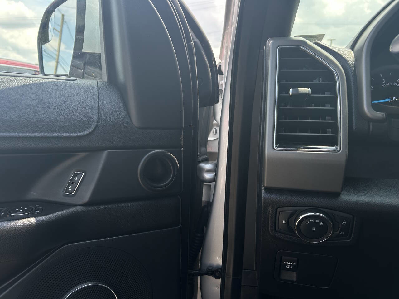 Used 2019 Ford Expedition Max XLT image 17