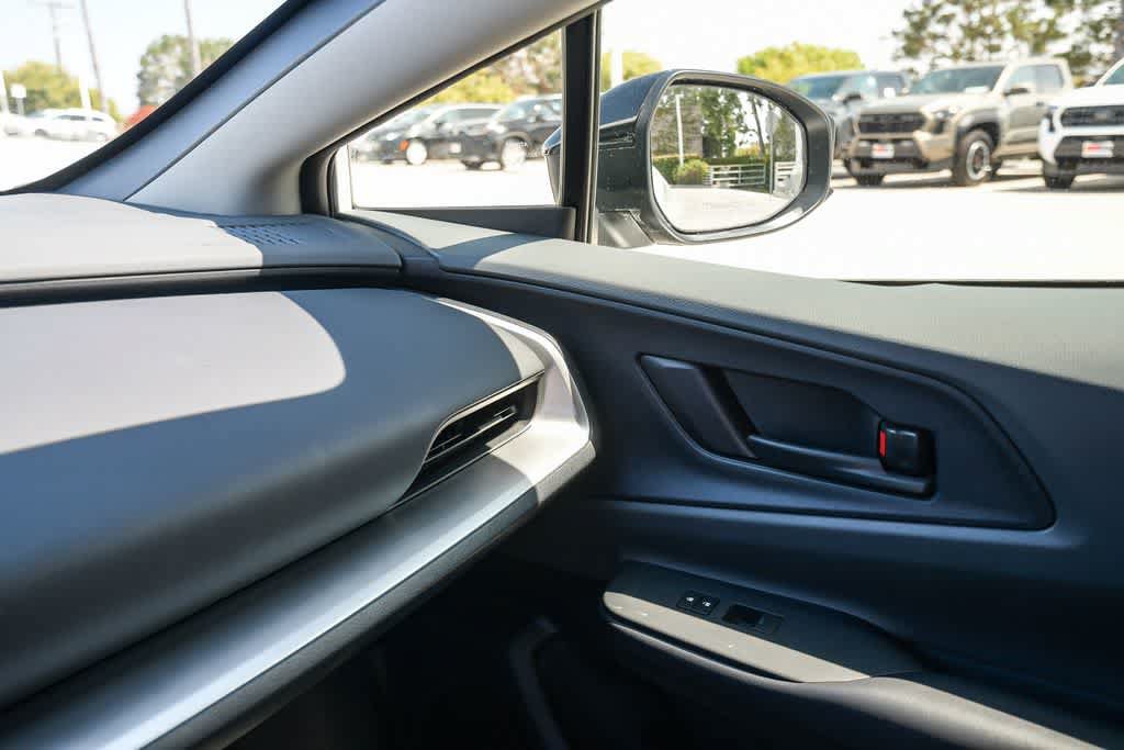 Used 2024 Toyota Prius LE FWD image 21
