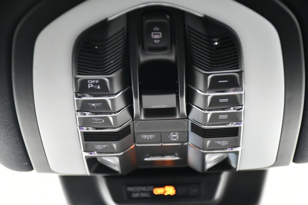 Certified 2023 Porsche Macan AWD/4WD image 19