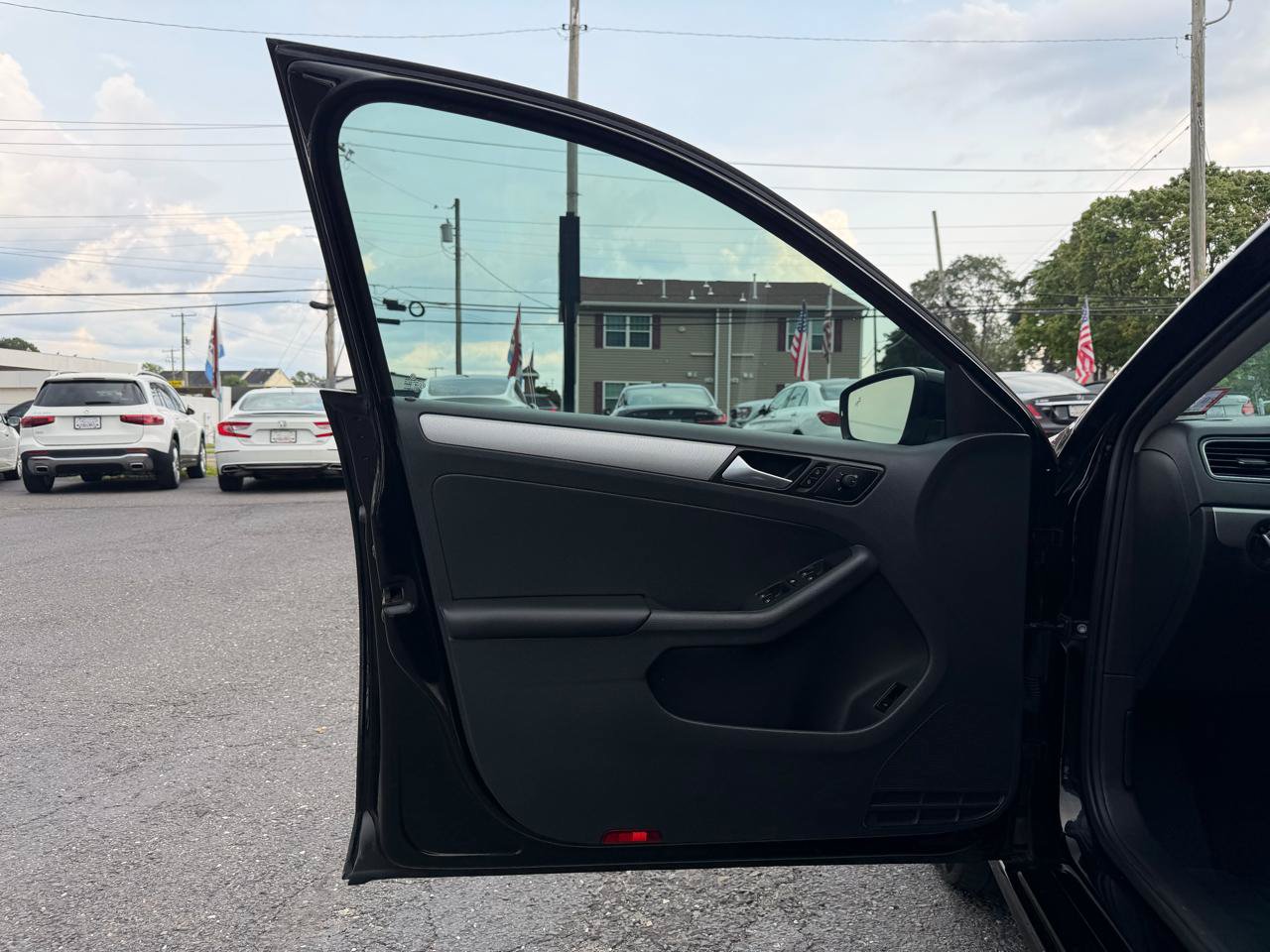 Used 2018 Volkswagen Jetta SE FWD image 9