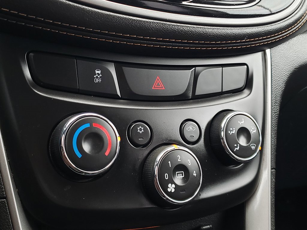 Used 2020 Chevrolet Trax LT w/ LT Convenience Package image 25