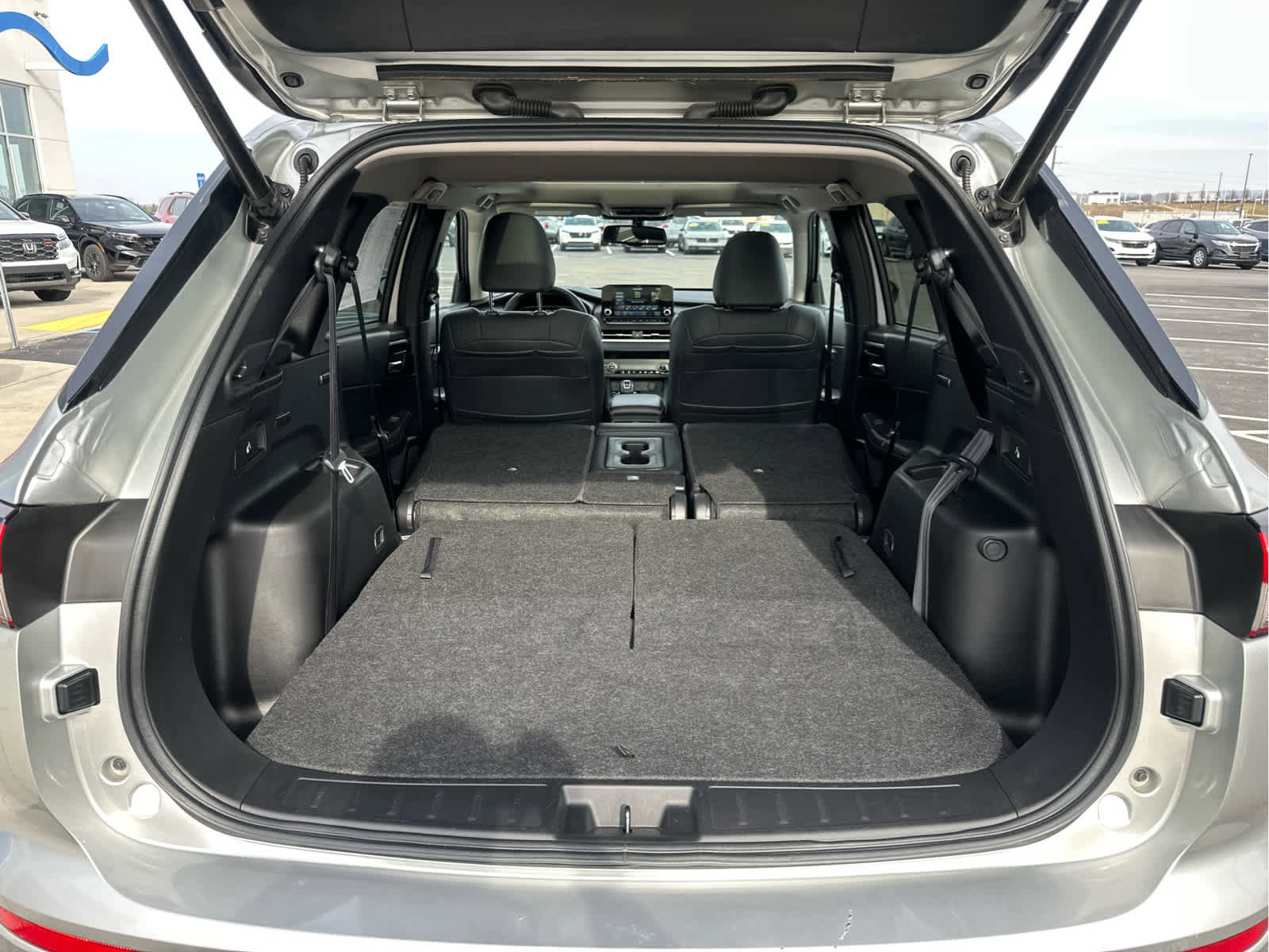 Used 2024 Mitsubishi Outlander SE image 50